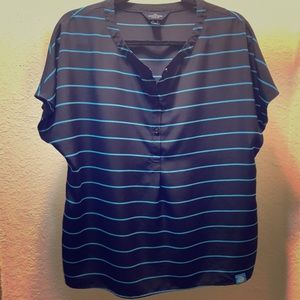 AT&T lightweight quarter button blouse